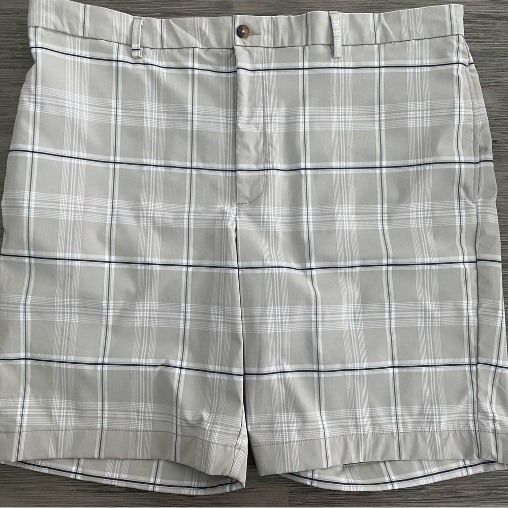 Greg Norman Men's Tan Plaid Polyester Chino Golf Shorts Size 40